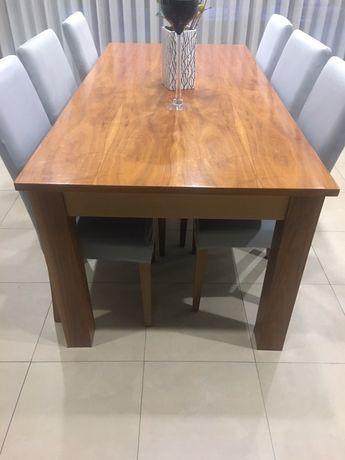 Mesa de jantar em nogueira e faia Mesa de jantar em nogueira e faia