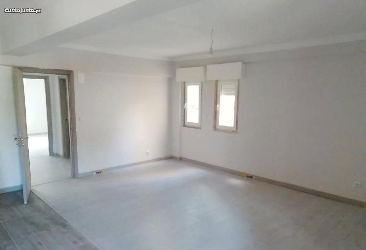 Apartamento t2, com 82 m2, na tapada das mercês. Apartamento t2, com 82 m2, na tapada das mercês.