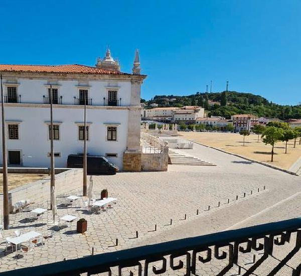 Apartamento na praça do mosteiro