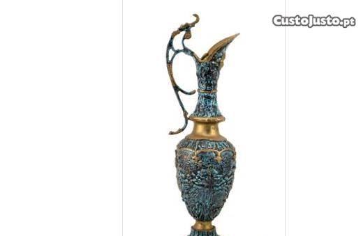 Espectacular Jarro em Bronze com 47 cms de altura
