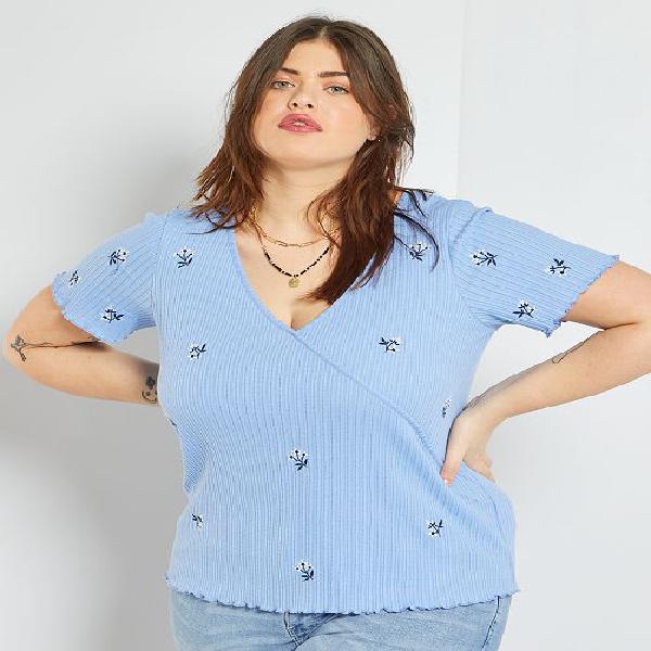 T-shirt cruzada bordada mulher tamanhos grandes - azul - T-shirt cruzada bordada mulher tamanhos grandes - azul -