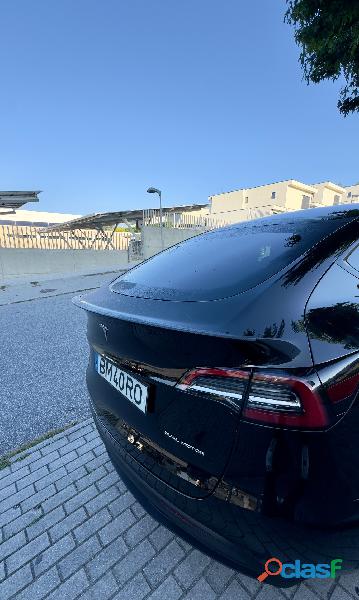 Tesla Model Y Long Range Dual Motor AWD (57 000 km) 30000 EUR Quilómetros 57 000 km Combustível Eléc 12