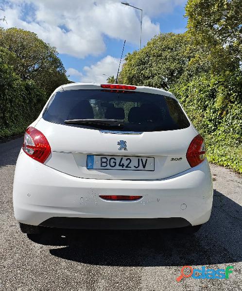 Peugeot 208 1.2 PureTech Style (100 100 km) 5000 EUR Quilómetros 100 100 km Combustível Gasolina Tip 5