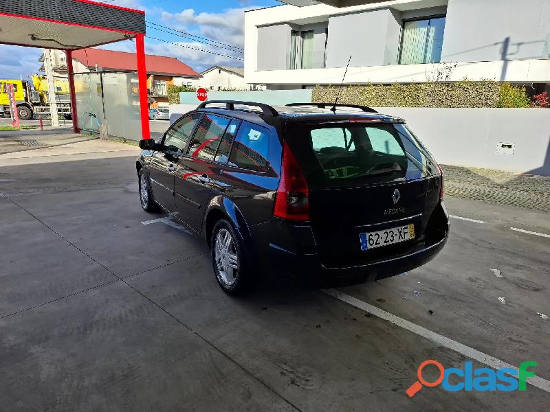 Renault Mégane Break (235 000 km) 2000 EUR Quilómetros 235 000 km Combustível Diesel Tipo de Caixa M 1