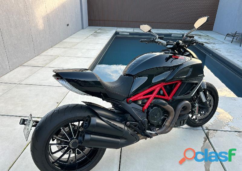 Ducati Diavel (24 000 km) 7000 EUR Quilómetros 24 000 km Combustível Gasolina Segmento Naked Cilindr 4